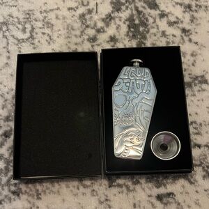 Liquid Death Flasket